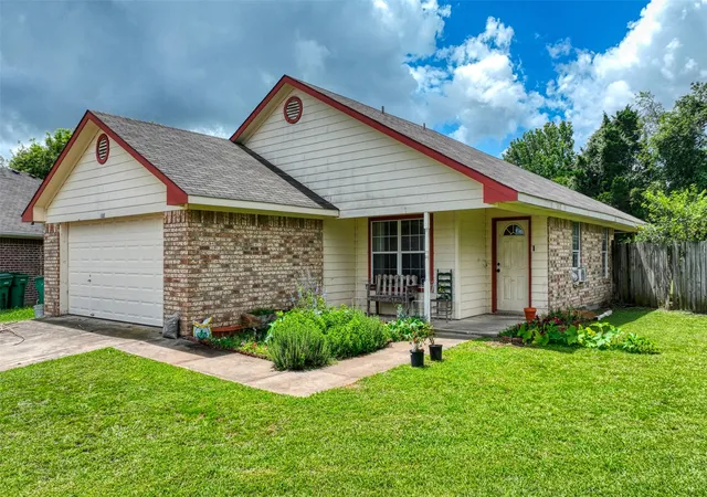Photo 1 of Single family home for sale at 108 Wolf Ln, Waco, TX 76705 | MLS# 21312263 | Listing updated on 2026-08-27
