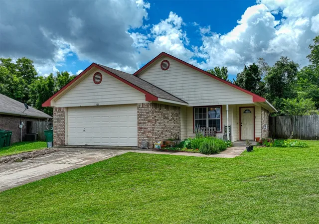 Photo 2 of Single family home for sale at 108 Wolf Ln, Waco, TX 76705 | MLS# 21312263 | Listing updated on 2026-08-27