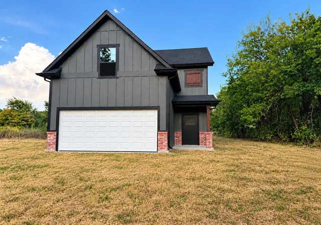 Photo 1 of Single family home for sale at 305 Augustus St, Trenton, TX 75490 | MLS# 21311469 | Listing updated on 2026-10-07