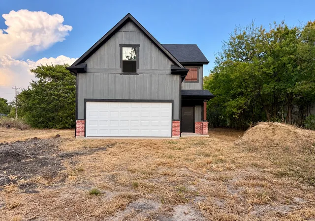 Photo 2 of Single family home for sale at 305 Augustus St, Trenton, TX 75490 | MLS# 21311469 | Listing updated on 2026-10-07