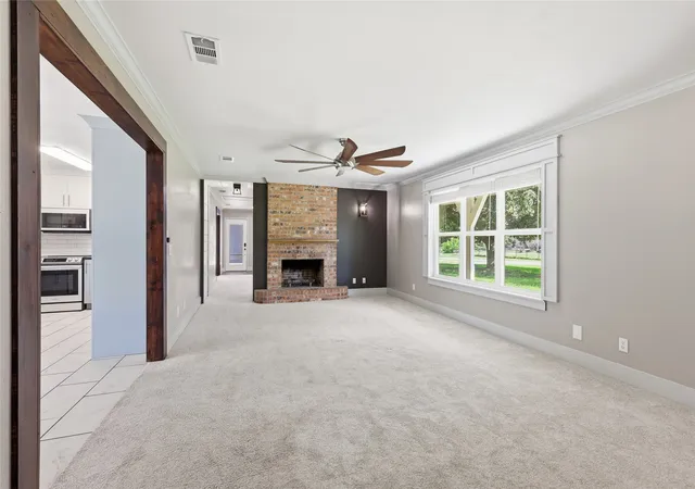 Photo 2 of Single family home for sale at 101 Pleasant Valley Ln, Weatherford, TX 76087 | MLS# 21309129 | Listing updated on 2026-09-19