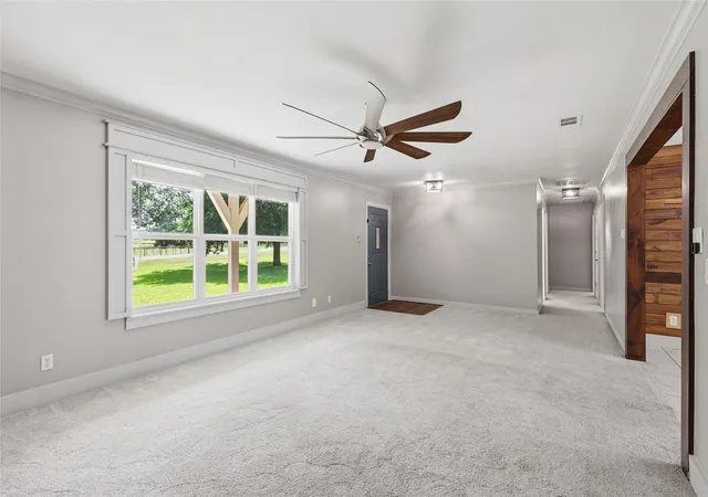 Photo 3 of Single family home for sale at 101 Pleasant Valley Ln, Weatherford, TX 76087 | MLS# 21309129 | Listing updated on 2026-09-19