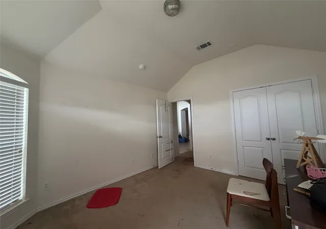 Photo 4 of Single family home for sale at 140 Cherokee St, Greenville, TX 75402 | MLS# 21311876 | Listing updated on 2026-08-18