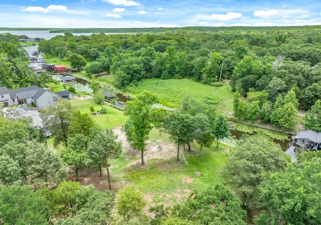 Photo 4 of Land for sale at 5271 Bayshore Dr, Athens, TX 75752 | MLS# 21311337 | Listing updated on 2026-08-22
