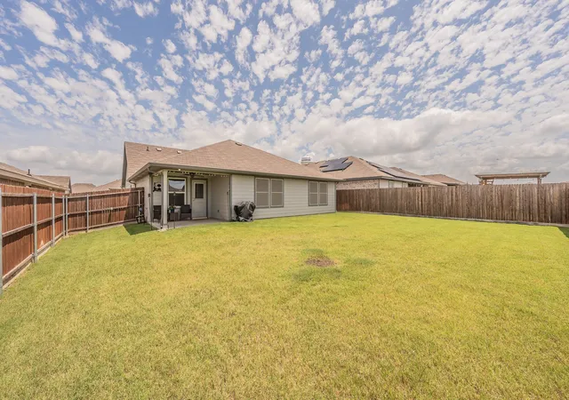 Homes for sale in Alvarado, TX | 713 Breckenridge Park Dr, Alvarado, TX 76009 | MLS# 21312210