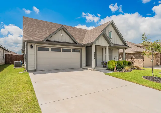 Homes for sale in Alvarado, TX | 713 Breckenridge Park Dr, Alvarado, TX 76009 | MLS# 21312210