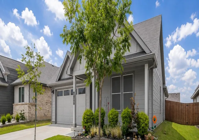 Photo 3 of Single family home for sale at 713 Breckenridge Park Dr, Alvarado, TX 76009 | MLS# 21312210 | Listing updated on 2026-09-03