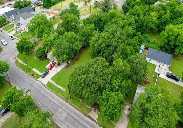 Photo 1 of Sale Pending at 209 E College St, Sherman, TX 75090 | MLS# 21305634 | Listing updated on 2026-09-30