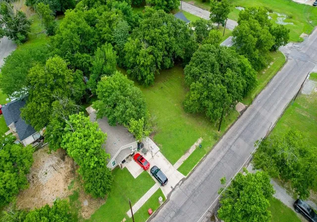 Photo 2 of Sale Pending at 209 E College St, Sherman, TX 75090 | MLS# 21305634 | Listing updated on 2026-09-30