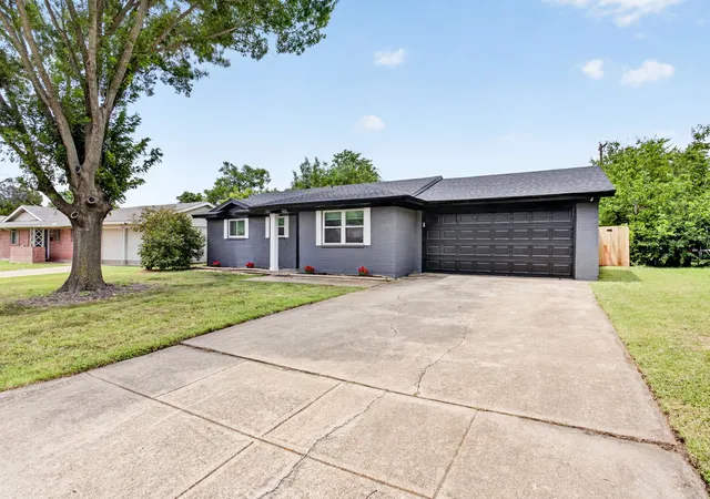 Photo 2 of Single family home for sale at 3504 Coronado Ct, Fort Worth, TX 76116 | MLS# 21312071 | Listing updated on 2026-07-10