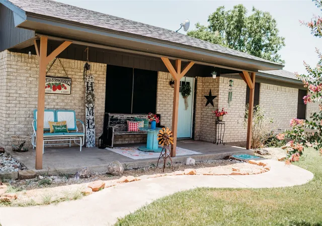 Photo 2 of Single family home for sale at 408 County Road 2200, Ivanhoe, TX 75447 | MLS# 21312192 | Listing updated on 2026-09-15