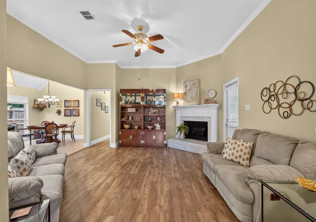 Photo 3 of Sale Pending at 1006 Azalea Garden Dr, Shreveport, LA 71115 | MLS# 21311893 | Listing updated on 2026-07-22