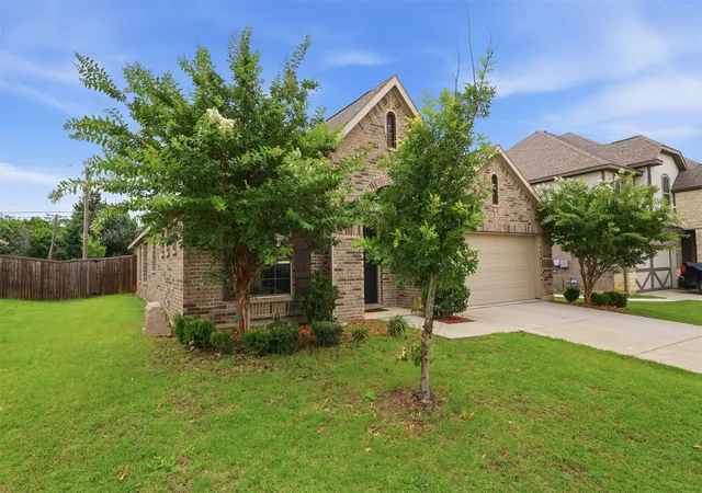 Photo 3 of Single family home for sale at 2704 Dancing Flame Dr, Denton, TX 76201 | MLS# 21312487 | Listing updated on 2026-07-25