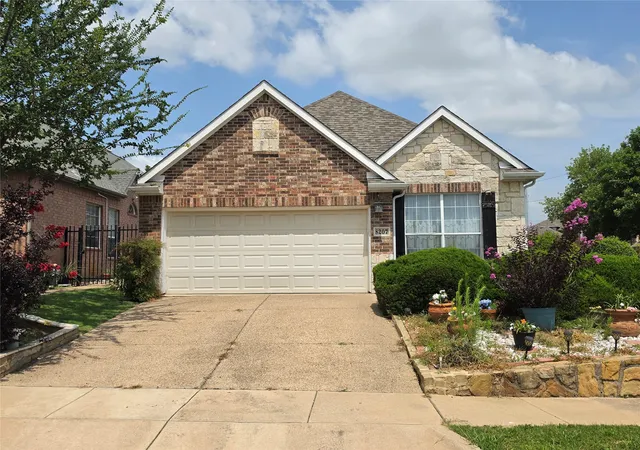 1st image of 8207 Persimmon St, Irving, TX 75063 | MLS# 21308548