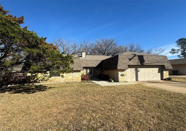 Photo 1 of Single family home for sale at 3904 Cimmaron Trl, Granbury, TX 76049 | MLS# 21312509 | Listing updated on 2026-07-26
