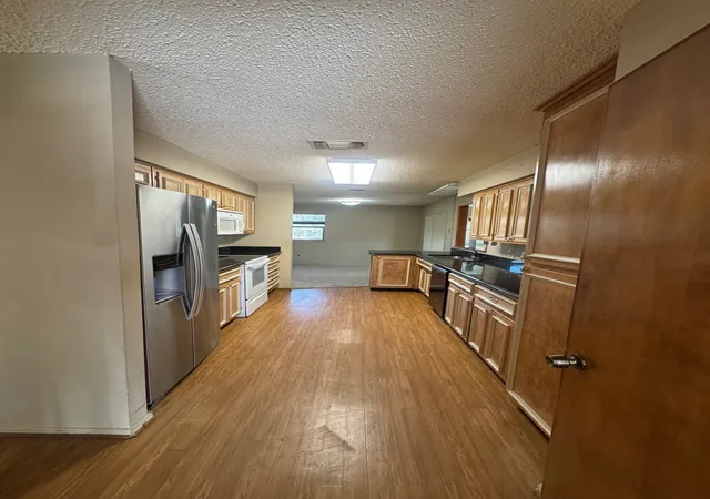 Photo 3 of Single family home for sale at 3904 Cimmaron Trl, Granbury, TX 76049 | MLS# 21312509 | Listing updated on 2026-07-26
