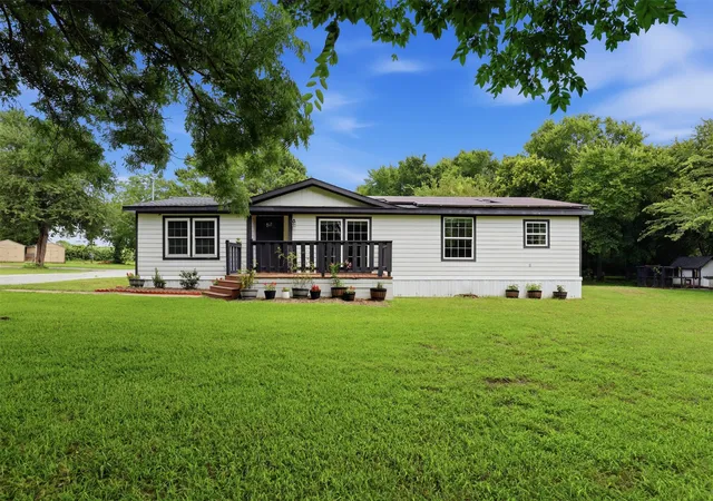 Photo 1 of Sale Pending at 907 Quail Run, Cleburne, TX 76031 | MLS# 21311065 | Listing updated on 2026-08-30