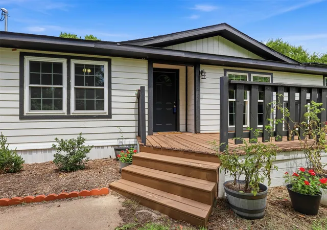Photo 2 of Sale Pending at 907 Quail Run, Cleburne, TX 76031 | MLS# 21311065 | Listing updated on 2026-08-30