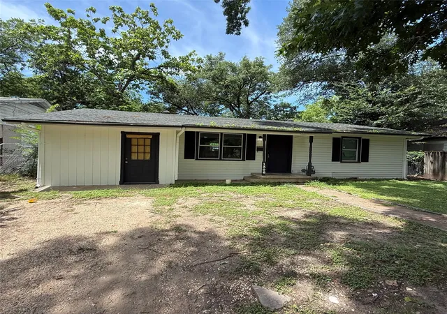Homes for sale in Corsicana, TX | 1306 Liveoak Ave, Corsicana, TX 75110 | MLS# 21312510