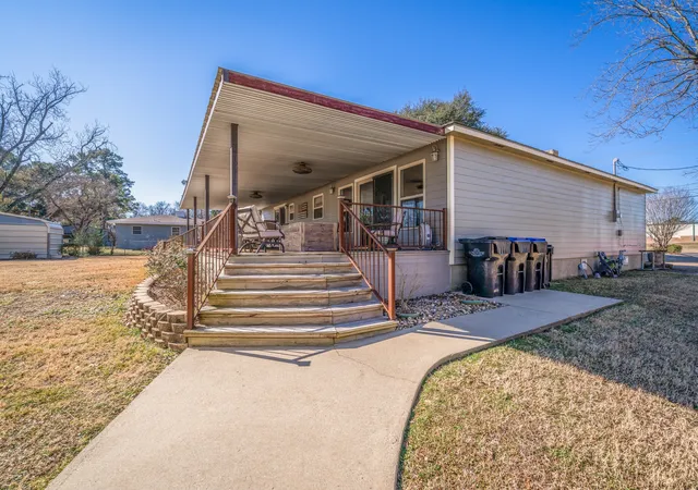 Homes for sale in Longview, TX | 4538 W Loop 281, Longview, TX 75604 | MLS# 21312397
