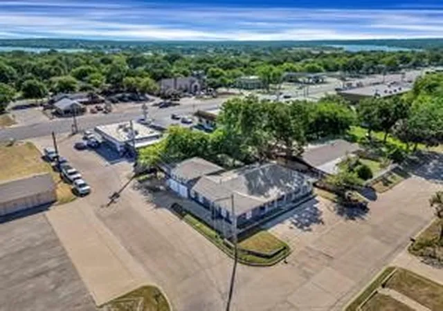 Photo 3 of Single family home for sale at 201 S Jones Street, Granbury, TX 76048 | MLS# 21308130 | Listing updated on 2026-09-20