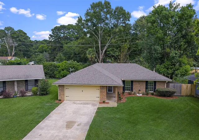 Photo 2 of Single family home for sale at 805 Dalisa Cir, Shreveport, LA 71118 | MLS# 21245251 | Listing updated on 2026-09-21