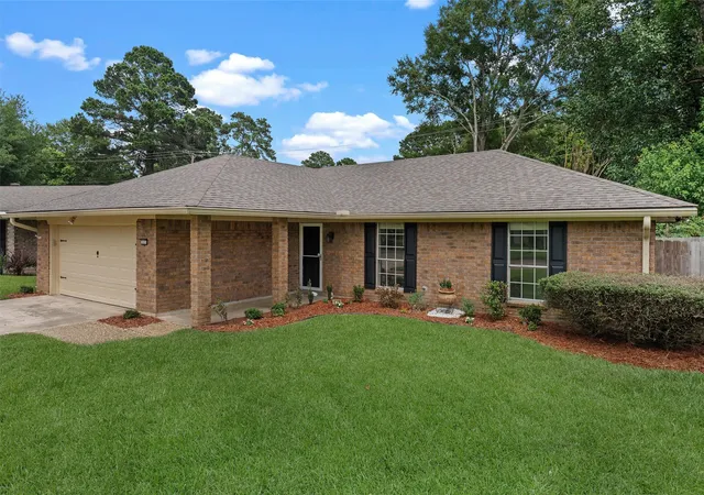 Photo 3 of Single family home for sale at 805 Dalisa Cir, Shreveport, LA 71118 | MLS# 21245251 | Listing updated on 2026-09-21