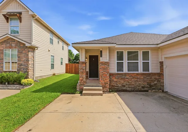 Photo 2 of Single family home for sale at 7004 Cotton Seed Dr, Mc Kinney, TX 75070 | MLS# 21309611 | Listing updated on 2026-09-01