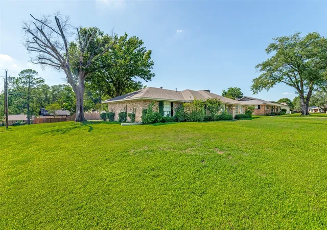 Photo 2 of Sale Pending at 2500 Brookhaven Dr, Denison, TX 75020 | MLS# 21312580 | Listing updated on 2026-10-03