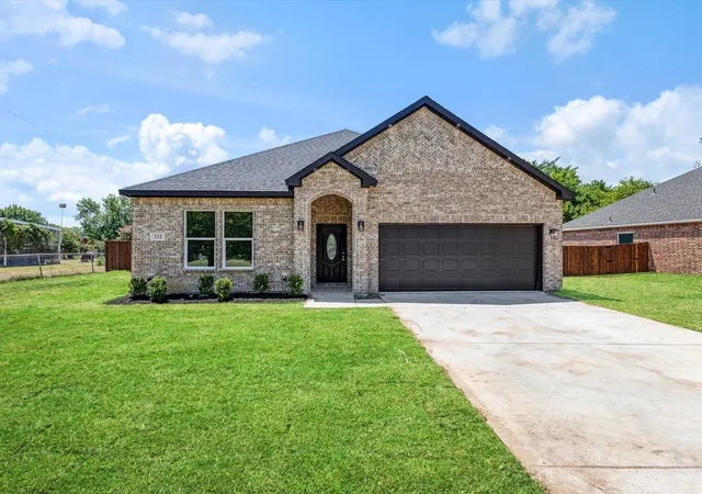 Photo 1 of Single family home for sale at 112 Miller Rd, Kemp, TX 75143 | MLS# 21311757 | Listing updated on 2026-09-22