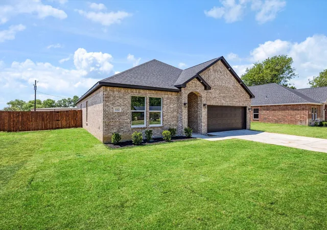 Photo 4 of Single family home for sale at 112 Miller Rd, Kemp, TX 75143 | MLS# 21311757 | Listing updated on 2026-09-22