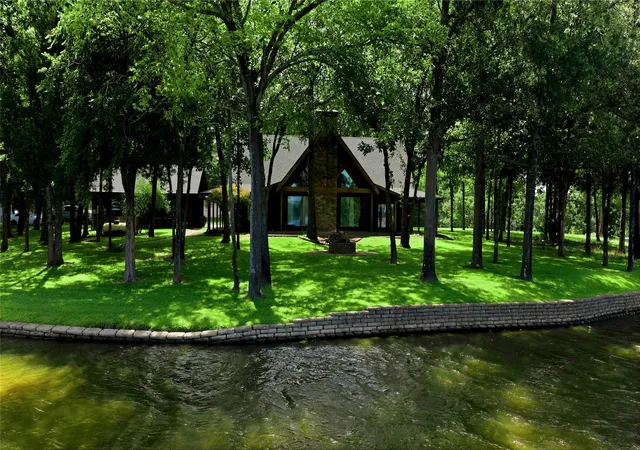 Photo 1 of Single family home for sale at 8726 Toler Pointe, Larue, TX 75770 | MLS# 21312588 | Listing updated on 2026-07-06