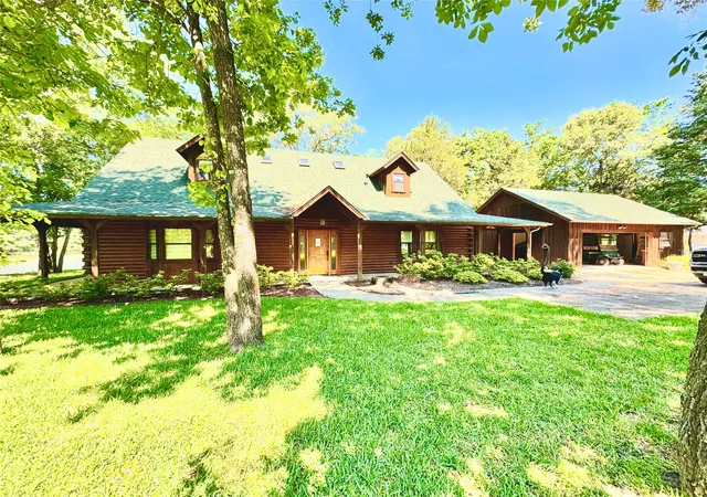 Photo 2 of Single family home for sale at 8726 Toler Pointe, Larue, TX 75770 | MLS# 21312588 | Listing updated on 2026-07-06