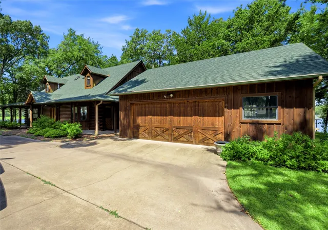 Photo 2 of Single family home for sale at 8726 Toler Pointe, Larue, TX 75770 | MLS# 21312588 | Listing updated on 2026-07-06