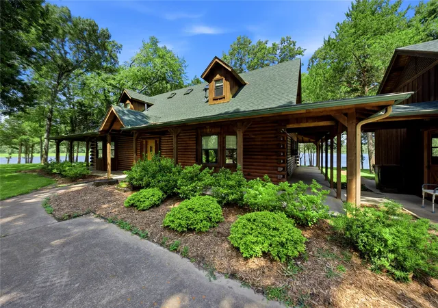Photo 3 of Single family home for sale at 8726 Toler Pointe, Larue, TX 75770 | MLS# 21312588 | Listing updated on 2026-07-06