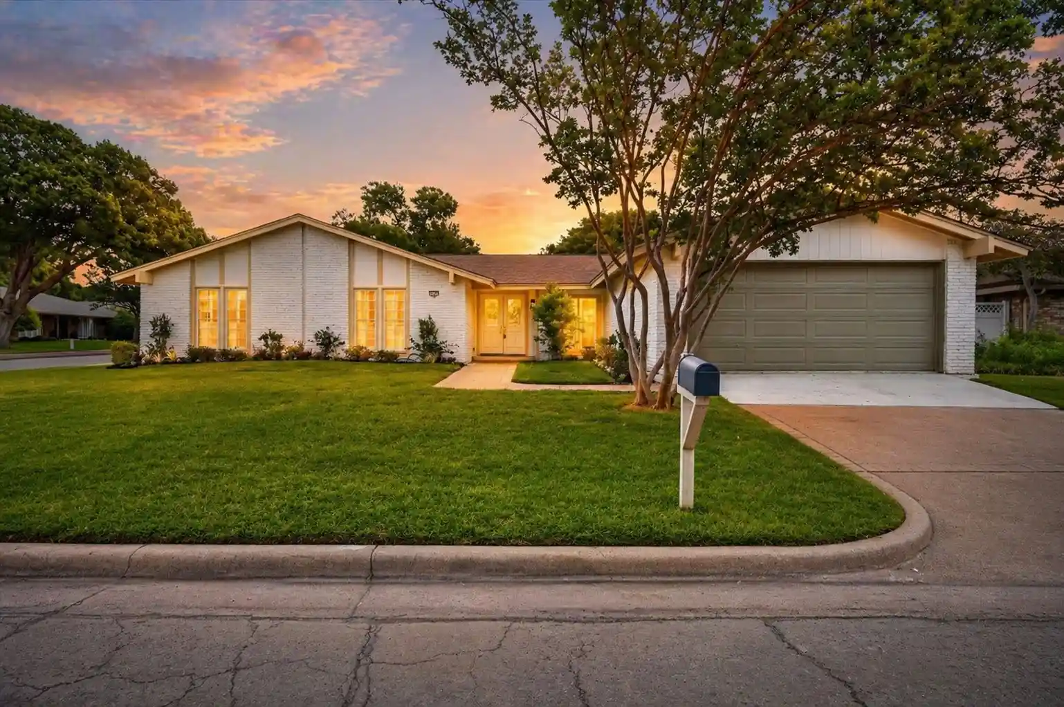 Photo 1 of Single family home for sale at 15745 Havenrock Cir, Dallas, TX 75248 | MLS# 21306064 | Listing updated on 2026-10-27