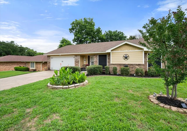2nd image of 2709 Blue Quail Dr, Arlington, TX 76017 | MLS# 21311005