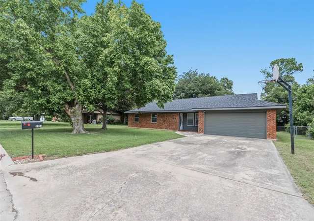 Photo 2 of Single family home for sale at 2403 Monticello St, Brownwood, TX 76801 | MLS# 21312566 | Listing updated on 2026-09-04
