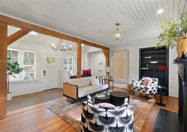 Photo 1 of Single family home for sale at 619 N Hampton, Dallas, TX 75208 | MLS# 21311930 | Listing updated on 2026-08-22