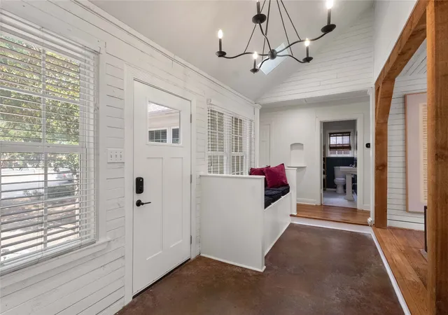 Photo 3 of Single family home for sale at 619 N Hampton, Dallas, TX 75208 | MLS# 21311930 | Listing updated on 2026-08-22