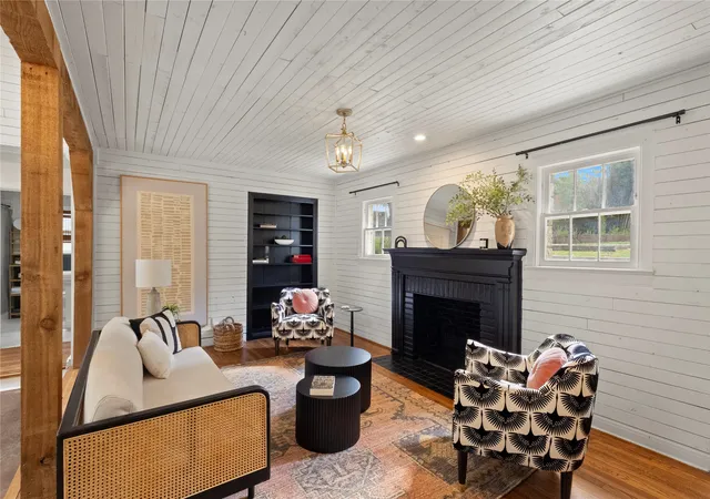 Photo 4 of Single family home for sale at 619 N Hampton, Dallas, TX 75208 | MLS# 21311930 | Listing updated on 2026-08-22