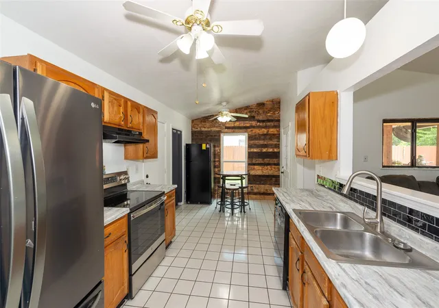 Photo 4 of Single family home for sale at 6700 Sunnybank Dr, Fort Worth, TX 76137 | MLS# 21312647 | Listing updated on 2026-08-28
