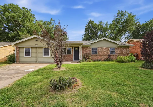 Photo 1 of Single family home for sale at 760 Oakwood Ave, Hurst, TX 76053 | MLS# 21310571 | Listing updated on 2026-10-30
