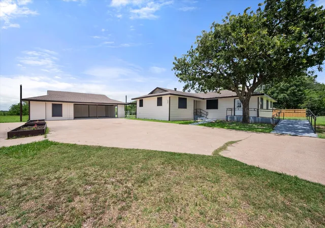Photo 2 of Single family home for sale at 5835 County Road 2091, Corsicana, TX 75110 | MLS# 21301242 | Listing updated on 2026-08-22