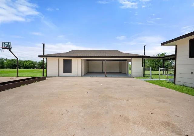 Photo 3 of Single family home for sale at 5835 County Road 2091, Corsicana, TX 75110 | MLS# 21301242 | Listing updated on 2026-08-22