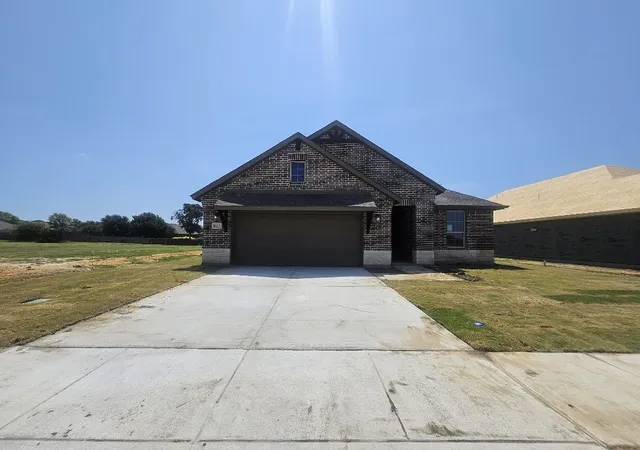Photo 1 of Sale Pending at 813 Silverleaf Dr, Ennis, TX 75119 | MLS# 21312709 | Listing updated on 2026-08-31