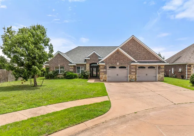 Homes for sale in Lindale, TX | 1505 Lucy Cir, Lindale, TX 75771 | MLS# 21312711