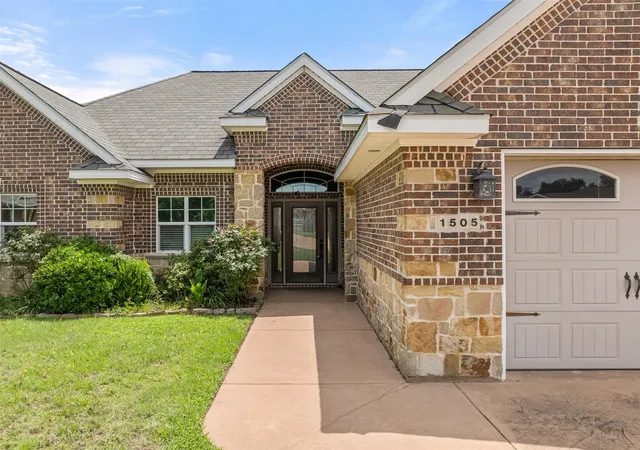 Homes for sale in Lindale, TX | 1505 Lucy Cir, Lindale, TX 75771 | MLS# 21312711