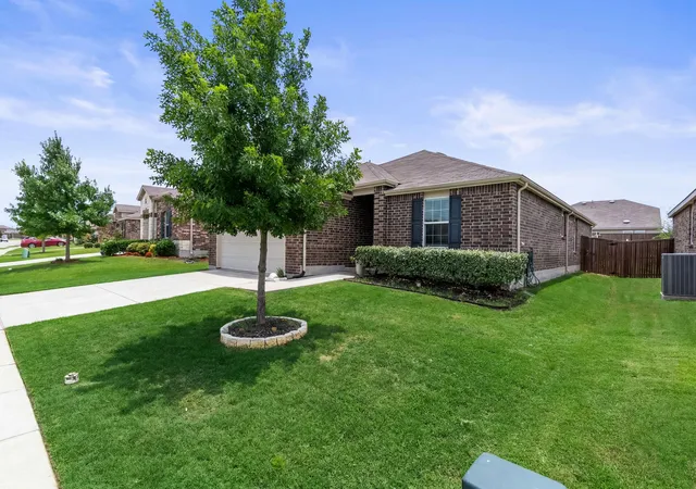 Photo 4 of Single family home for sale at 1424 Vernon Dr, Providence Village, TX 76227 | MLS# 21312717 | Listing updated on 2026-07-28