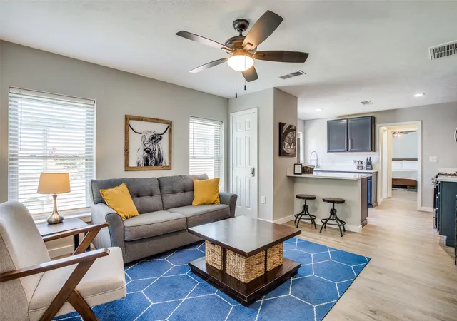 Photo 2 of Multi family home for sale at 410 N Oak Cliff Blvd, Dallas, TX 75208 | MLS# 21311742 | Listing updated on 2026-08-30